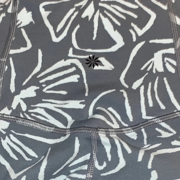 Athleta Elation Textured 7/8 Tight in Floral Sketch Minimali - Picture 3 of 4